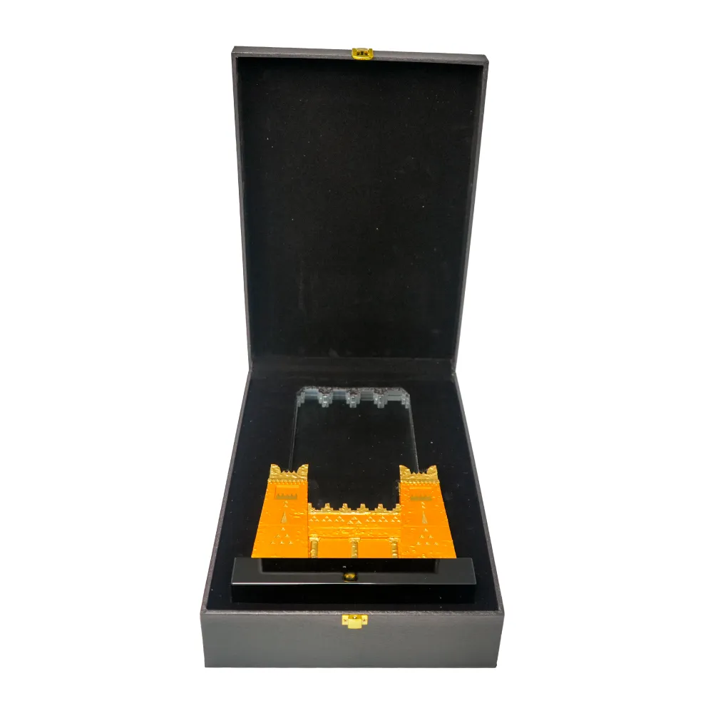 Castle-Design-Crystal-Award-CR-30-Inside-Box.webp