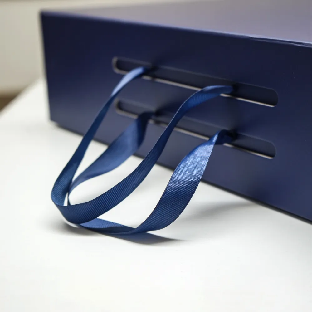 Foldable-Gift-Box-GB-B4-Closeup.webp