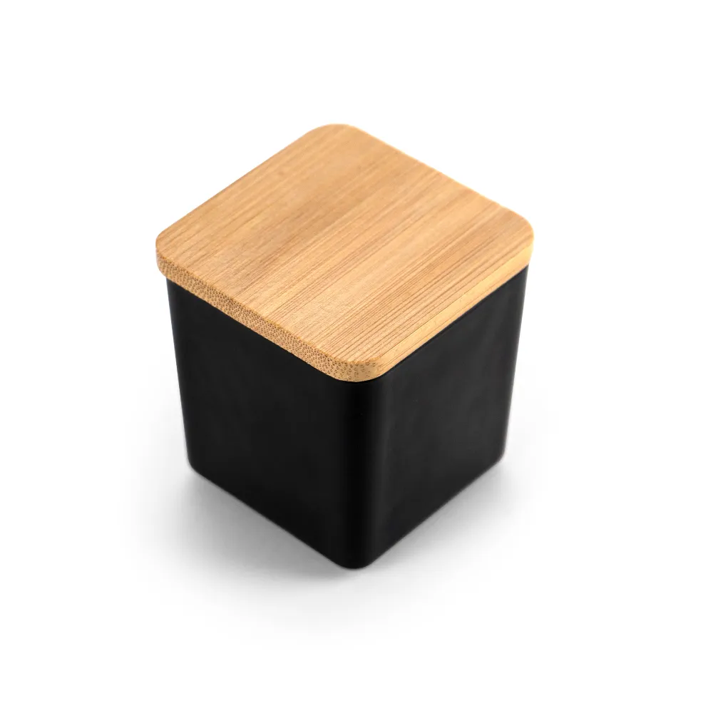 Scented-Candle-in-Oakmoss-and-Amber-CAND-03-Closed-View.webp